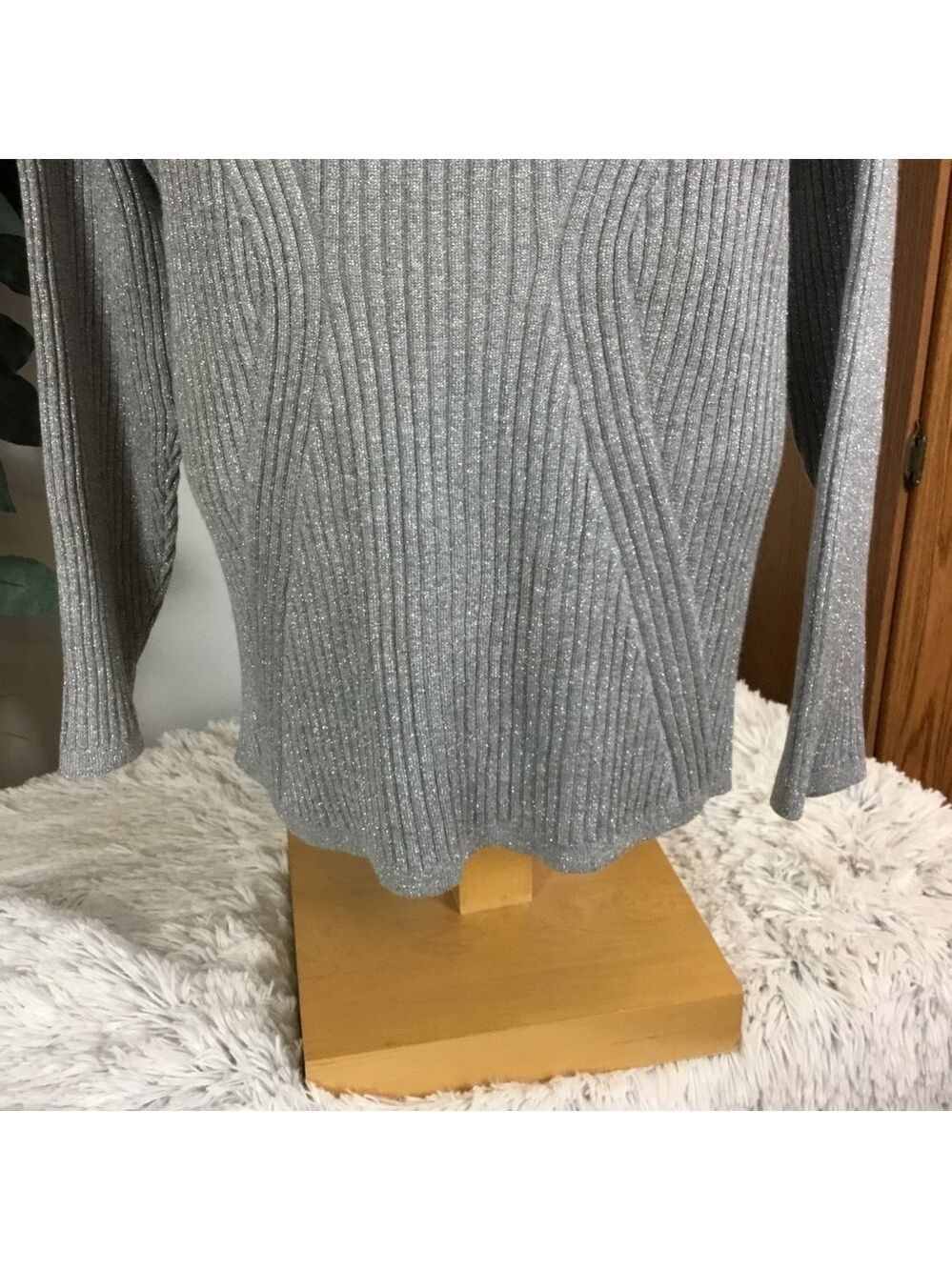 Lane Bryant silver metallic stretchy long sleeve sweater Woman’s 26/28 - Picture 8 of 16
